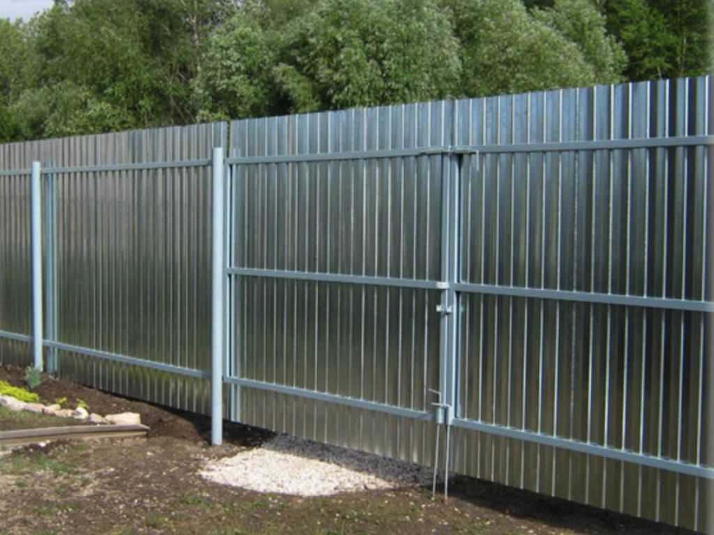 Забор из профнастила с воротами