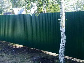 Забор из профнастила. Фото
